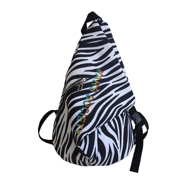 Suur asümmeetrilise kinnitusega riidest seljakott