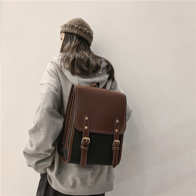 Γυναικείο τετράγωνο δερμάτινο σακίδιο πλάτης με αγκράφα