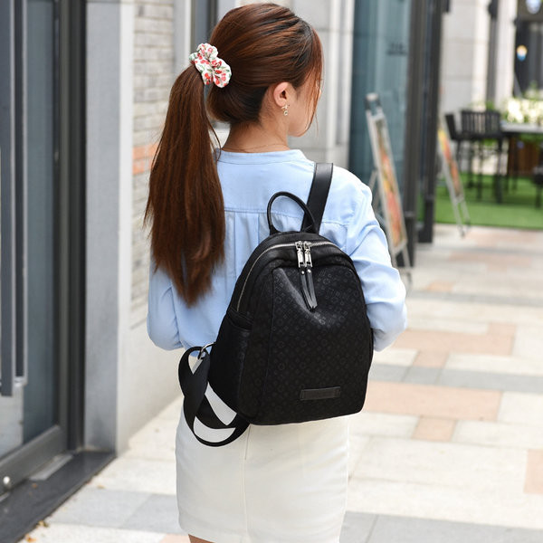 Lukuga naiste seljakott erinevates mudelites