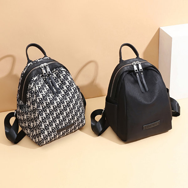 Lukuga naiste seljakott erinevates mudelites