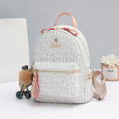 Stiilne naiste nahast seljakott erinevates suurustes