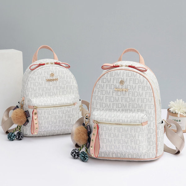 Stiilne naiste nahast seljakott erinevates suurustes