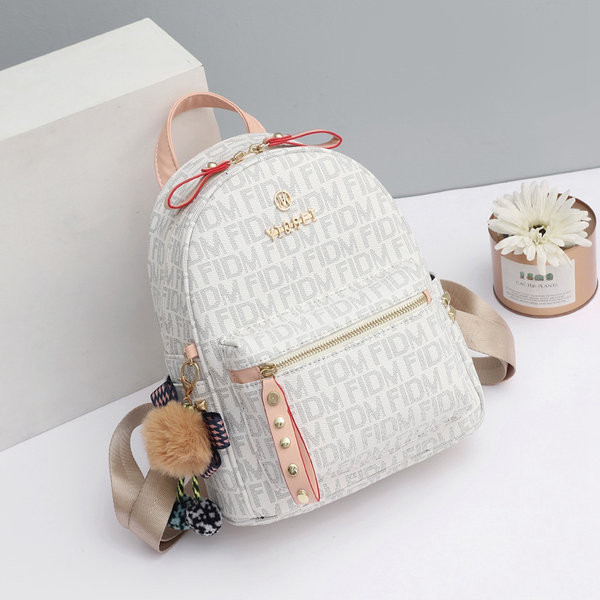 Stiilne naiste nahast seljakott erinevates suurustes