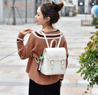 Naiste nahast seljakott mitmes värvitoonis kirjaga