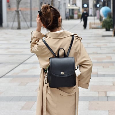 Дамска раница от еко кожа с метално закопчаване