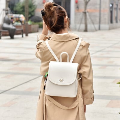 Дамска раница от еко кожа с метално закопчаване