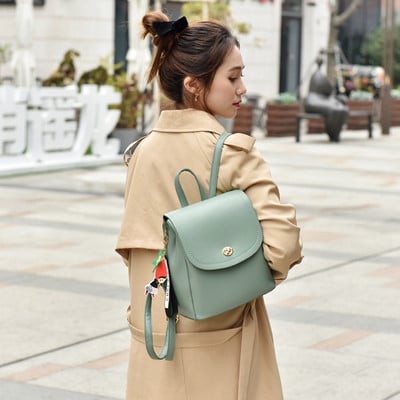 Дамска раница от еко кожа с метално закопчаване