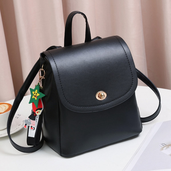 Дамска раница от еко кожа с метално  закопчаване