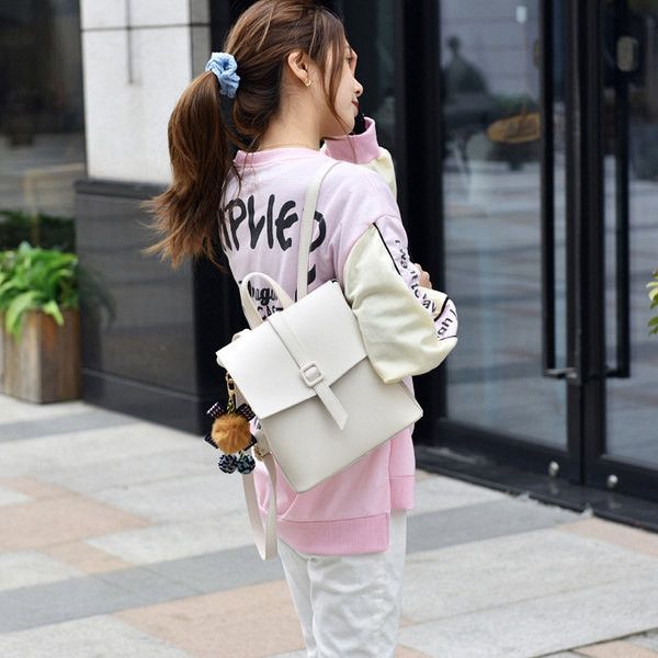 Naiste igapäevane kunstnahast seljakott plastikpandlaga