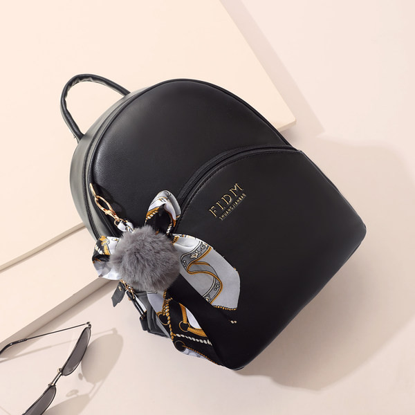 Naiste nahast seljakott taskuga kolmes värvitoonis