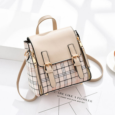 Moodne ruuduruuduline pandlaga seljakott erinevates mudelites