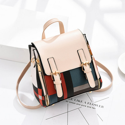 Moodne ruuduruuduline pandlaga seljakott erinevates mudelites