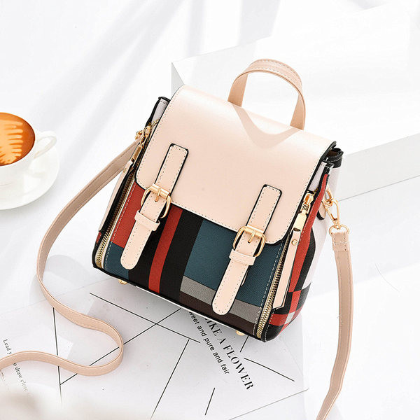 Moodne ruuduruuduline pandlaga seljakott erinevates mudelites