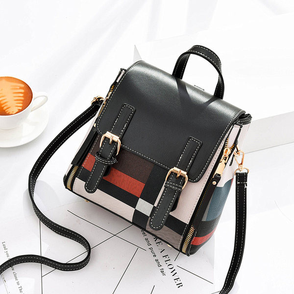 Moodne ruuduruuduline pandlaga seljakott erinevates mudelites