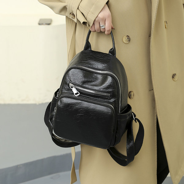 Modern női bőrtáska elöl cipzárral