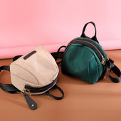 Naiste tekstiilist seljakott ja lühike käepide