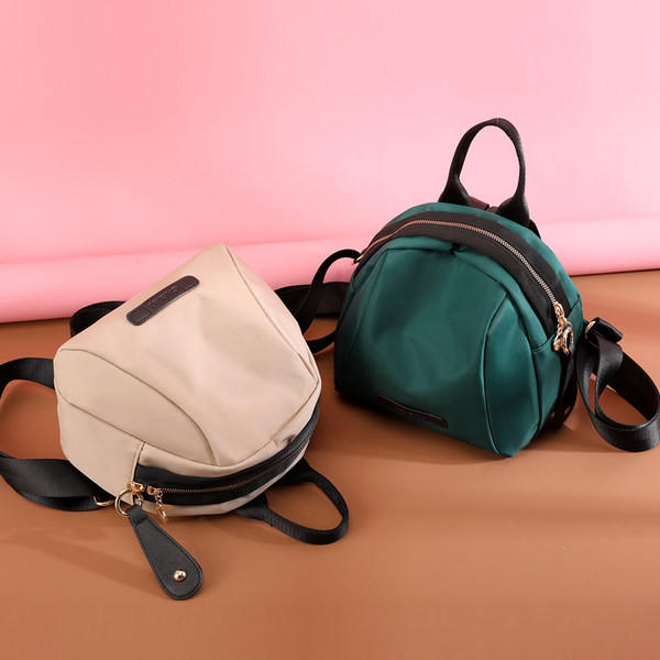 Naiste tekstiilist seljakott ja lühike käepide