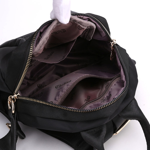 Naiste tekstiilist seljakott ja lühike käepide