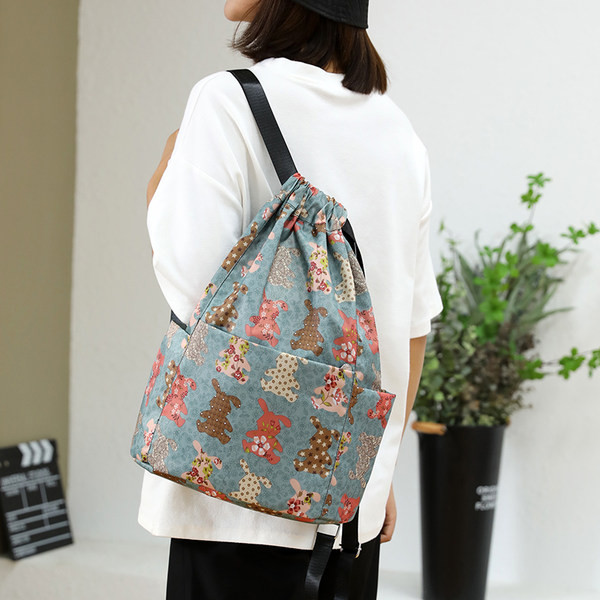 Värviline lõuendist taskutega seljakott