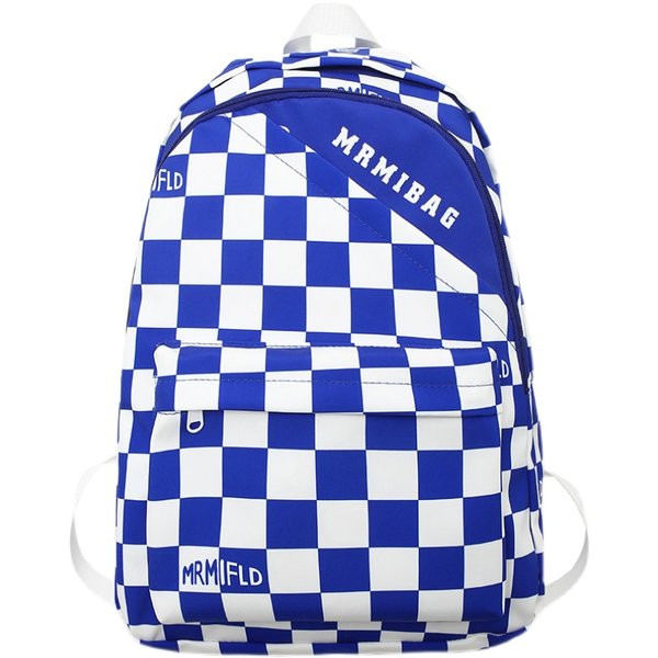 Naiste ruuduline seljakott kirja ja esitaskuga