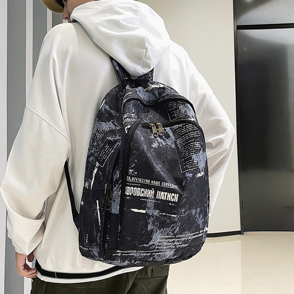 Modern női hátizsák különböző alkalmazással és cipzárral