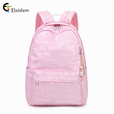 Női napi hátizsák feliratokkal és medállal