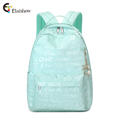 Női napi hátizsák feliratokkal és medállal