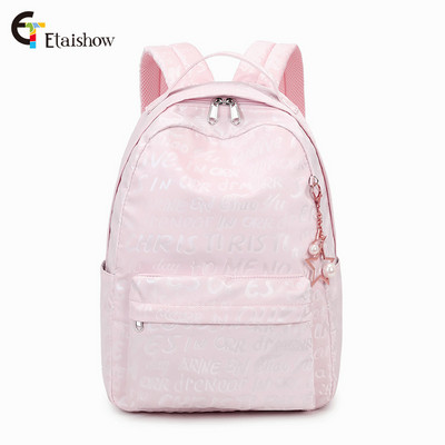 Női napi hátizsák feliratokkal és medállal