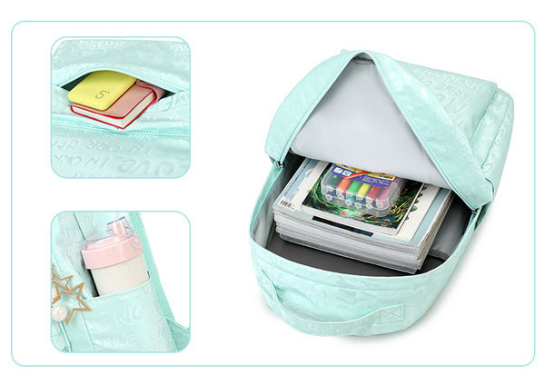 Női napi hátizsák feliratokkal és medállal