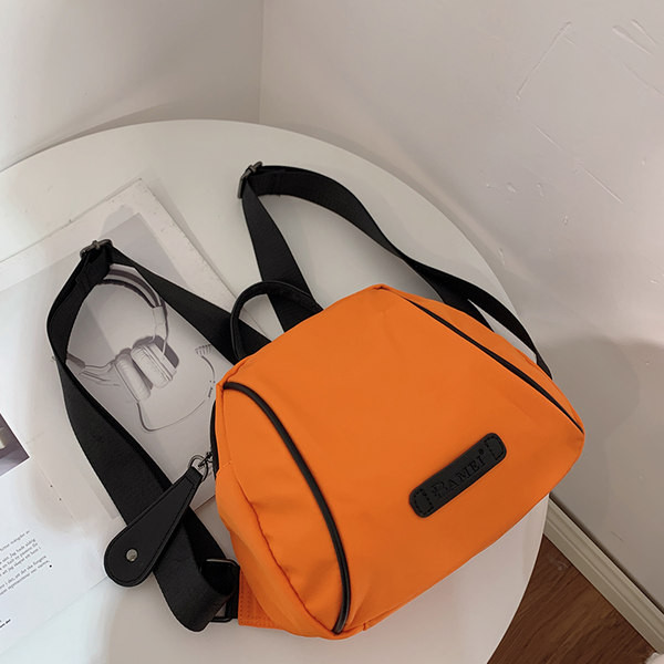 Naiste seljakott oranži ja musta värviga