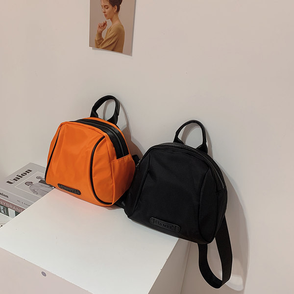 Naiste seljakott oranži ja musta värviga