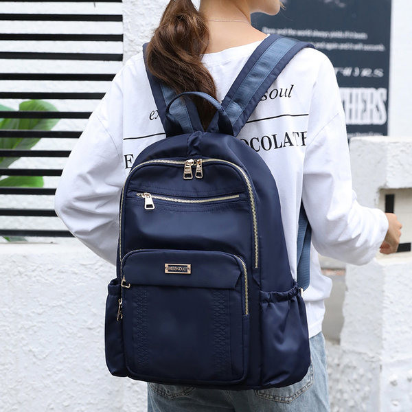 Naiste vabaaja seljakott taskute ja laiade rihmadega