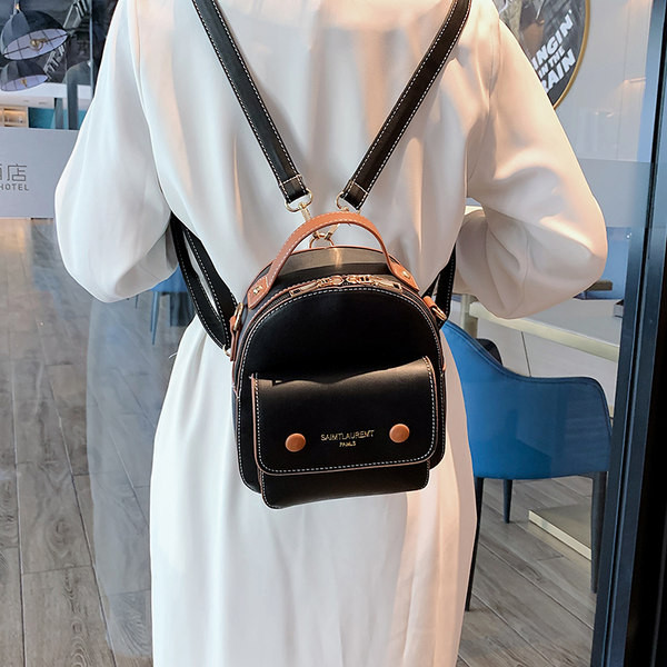 Naiste nahast seljakott kolmes värvitoonis esitaskuga