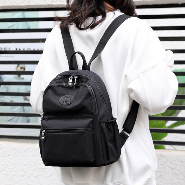 Väike lukuga tekstiilist seljakott - naistele