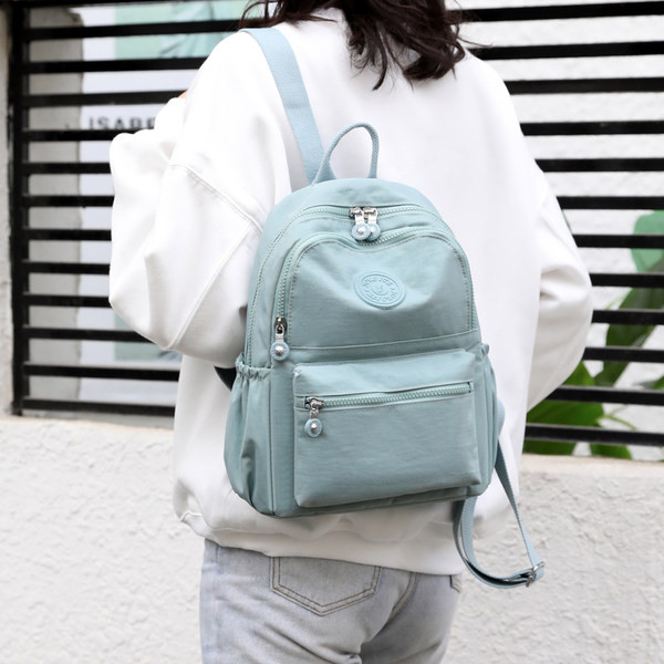 Väike lukuga tekstiilist seljakott - naistele