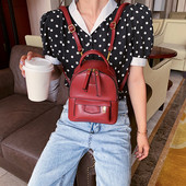 Női bőr hátizsák különböző színekben cipzárral