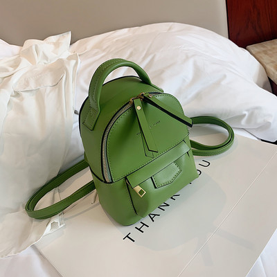 Női bőr hátizsák különböző színekben cipzárral