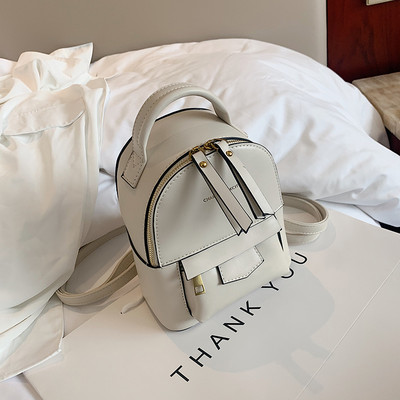 Női bőr hátizsák különböző színekben cipzárral