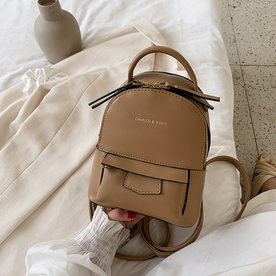 Női bőr hátizsák különböző színekben cipzárral