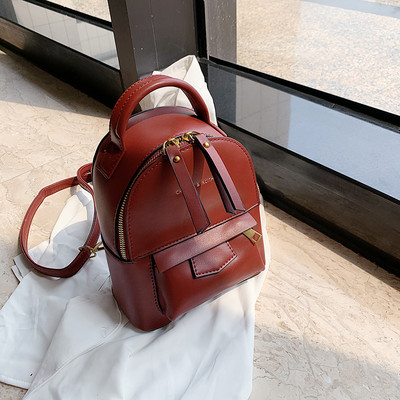 Női bőr hátizsák különböző színekben cipzárral