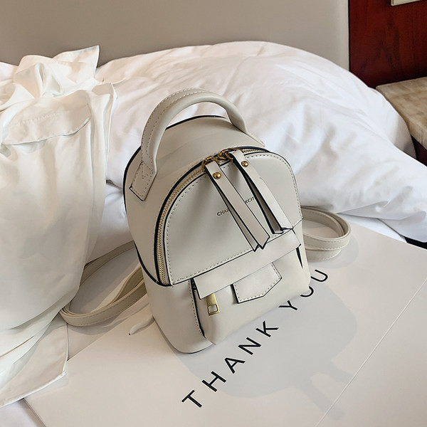 Női bőr hátizsák különböző színekben cipzárral