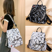 Női napi hátizsák fekete-fehér első zsebbel