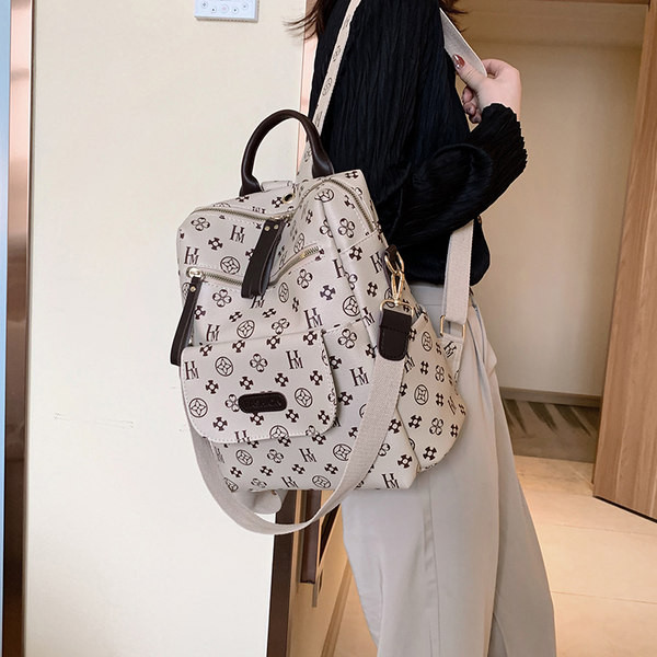 Naiste kunstnahast aplikatsiooniga seljakott