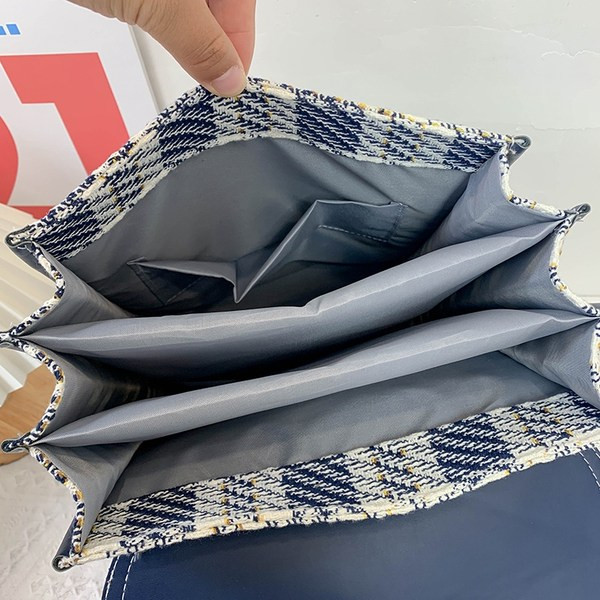 Naiste kandiline metallist pandlaga seljakott