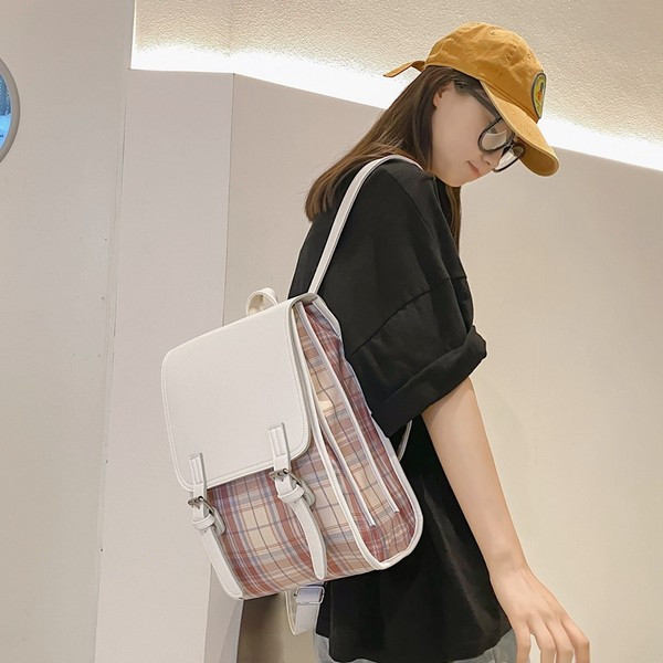 Naiste ruuduline pandlaga seljakott