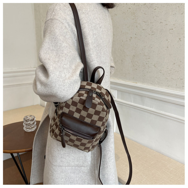 Γυναικείο σακίδιο πλάτης με μπροστινή τσέπη σε τρία χρώματα