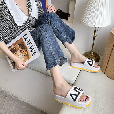 Дамски чехли с надпис в черен бял и розов цвят 