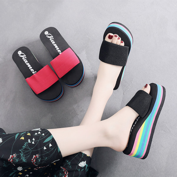 Ежедневни дамски чехли с цветна 6см платформа