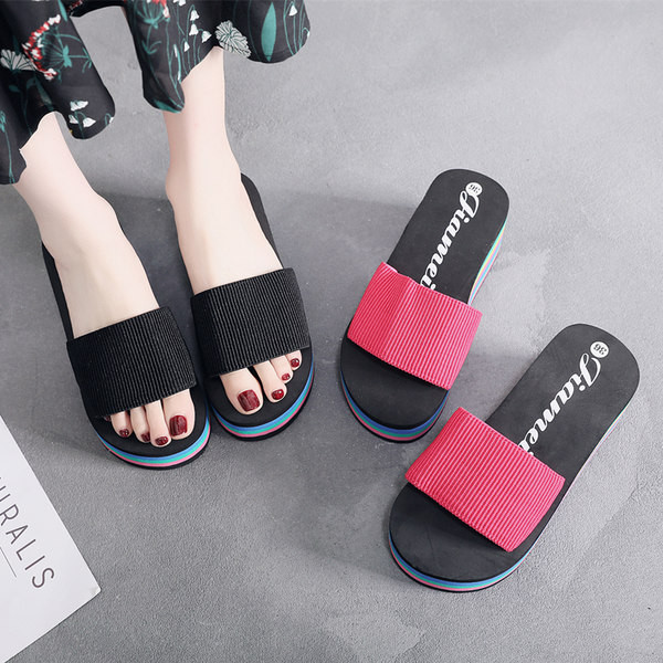 Ежедневни дамски чехли с цветна 6см платформа