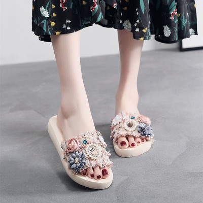 Стилни дамски чехли с 3D елементи и равна подметка